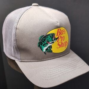 Bass Pro Shops Mens Gray Mesh/Snapback Trucker Hat.